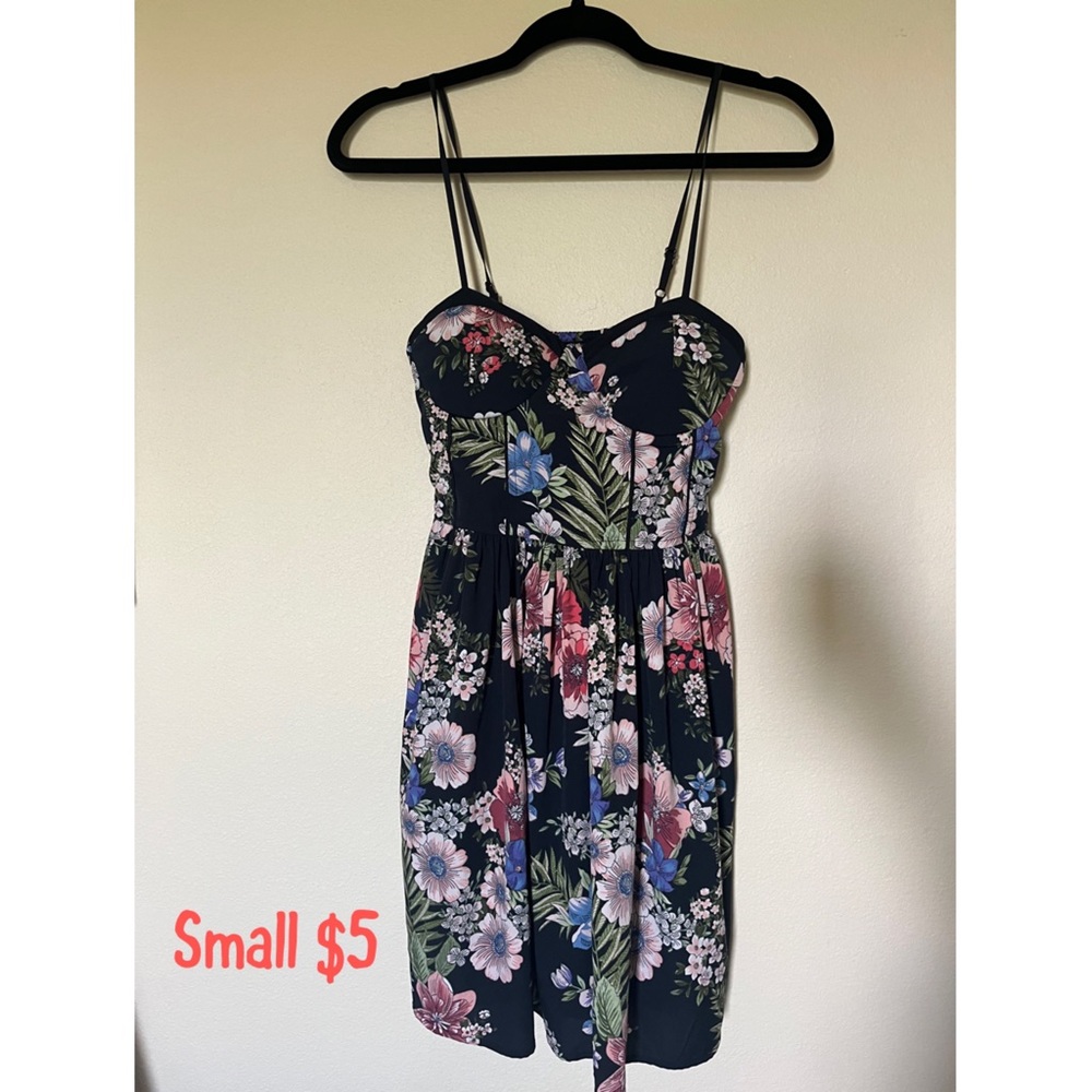 Various dresses - Picture 4 of 10